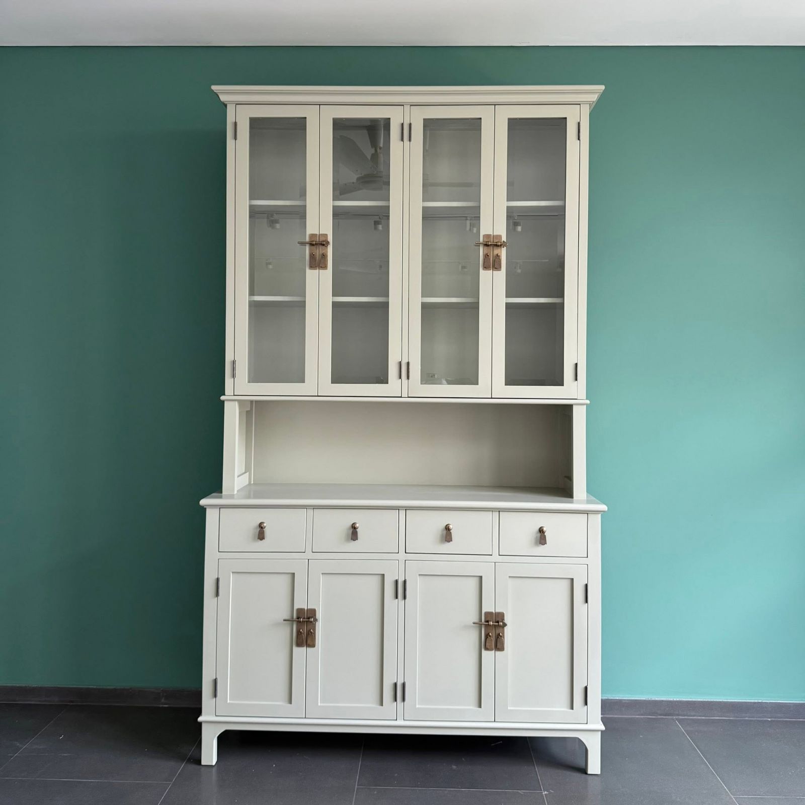 KITCHEN CABINET