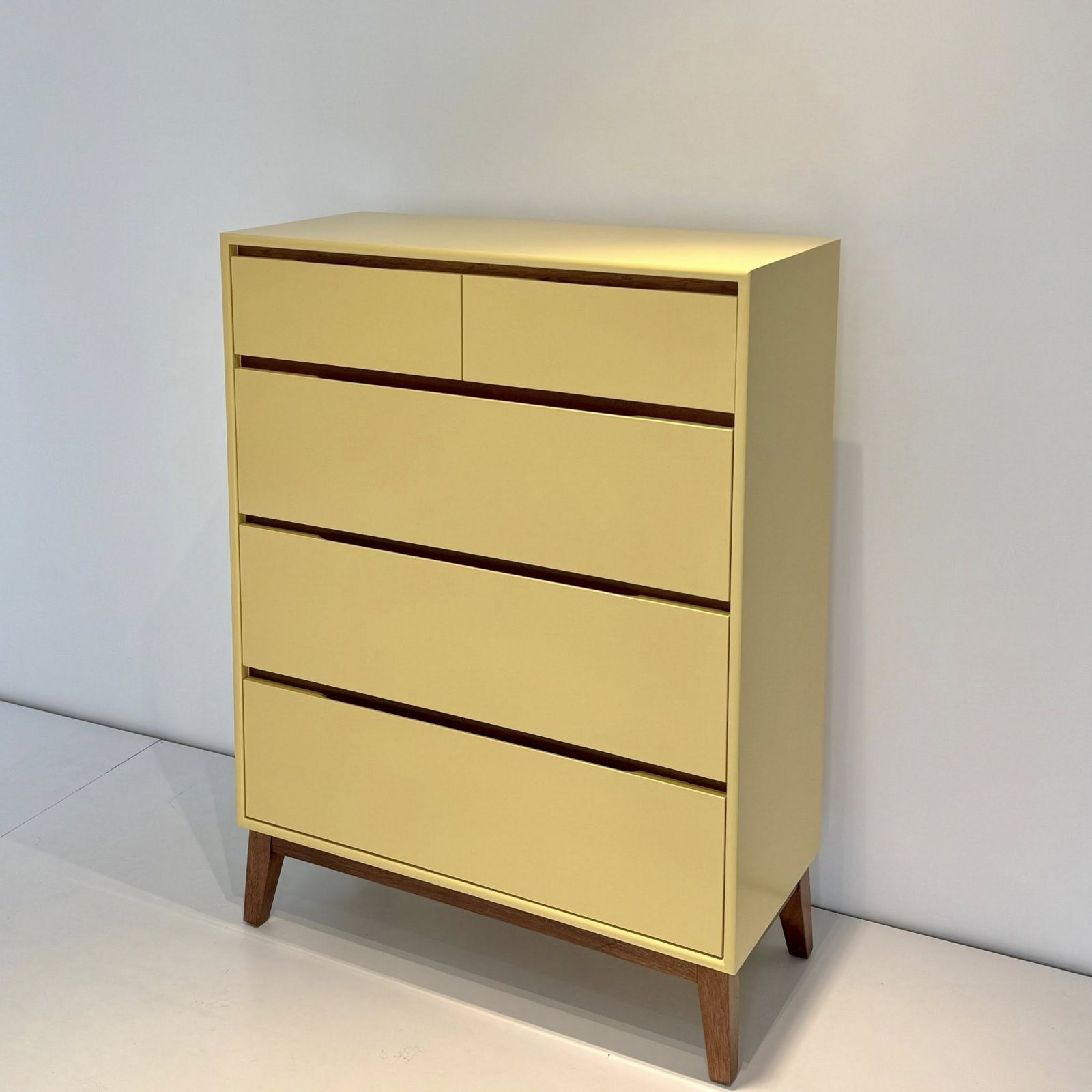 Y010426 CABINET