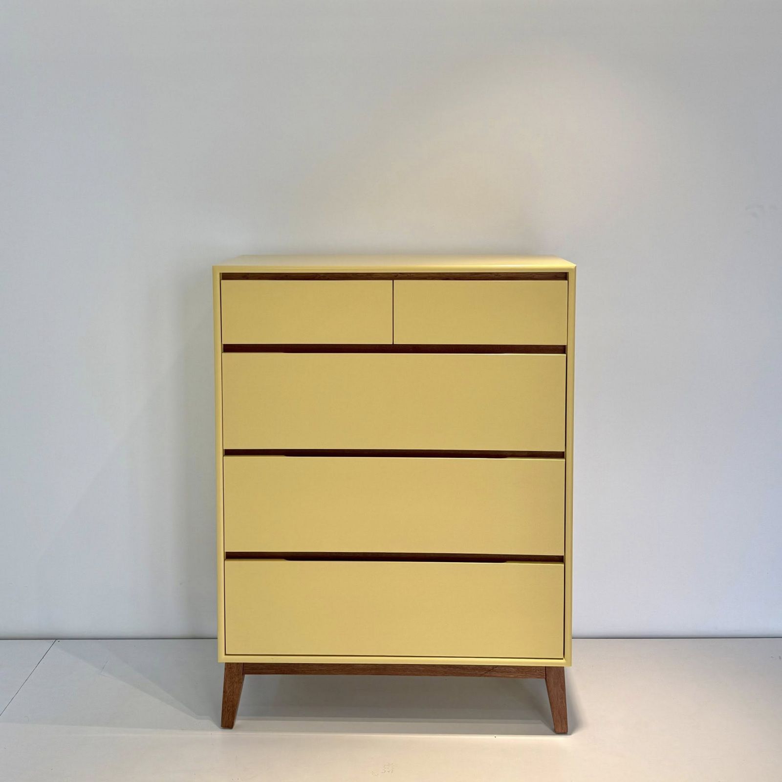 Y010426 CABINET