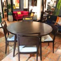 Round dining table 0